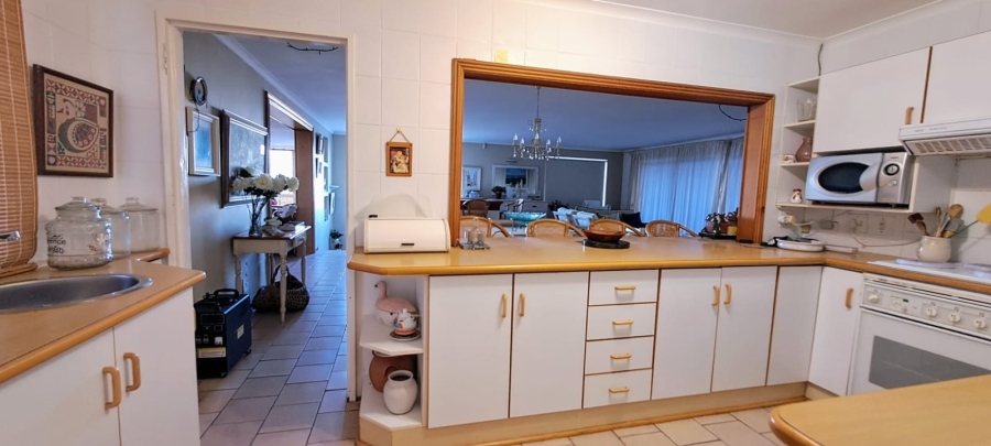 5 Bedroom Property for Sale in Vermont Western Cape